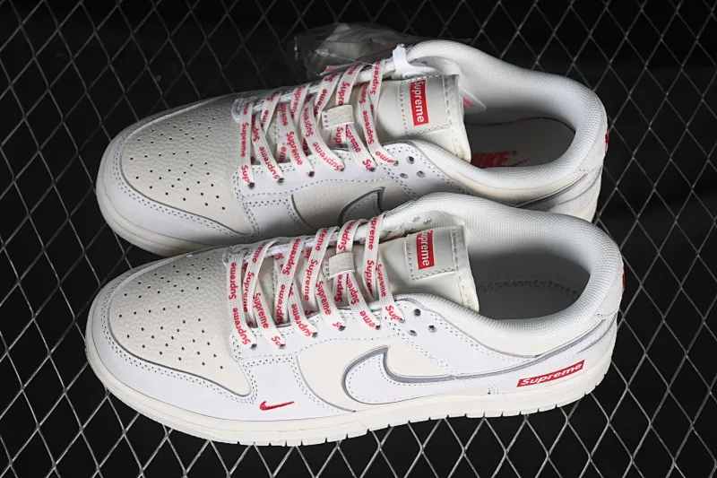 All categories Nk SB Dunk Series Nk SB Dunk Low High-end customized low-top sneakers Nike SB Dunk Low Supreme co-branded rice gray pig leather Anniversary high-end customized low-top casual sneakers DN3168-007